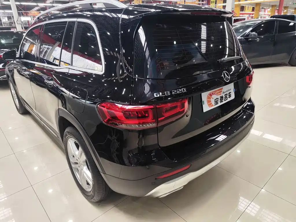 MERCEDES BENZ GLB 2023
