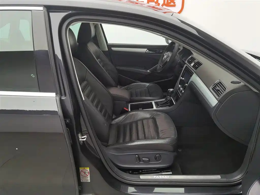 VOLKSWAGEN PASSAT 2015