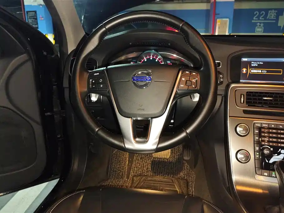 VOLVO V60 2014