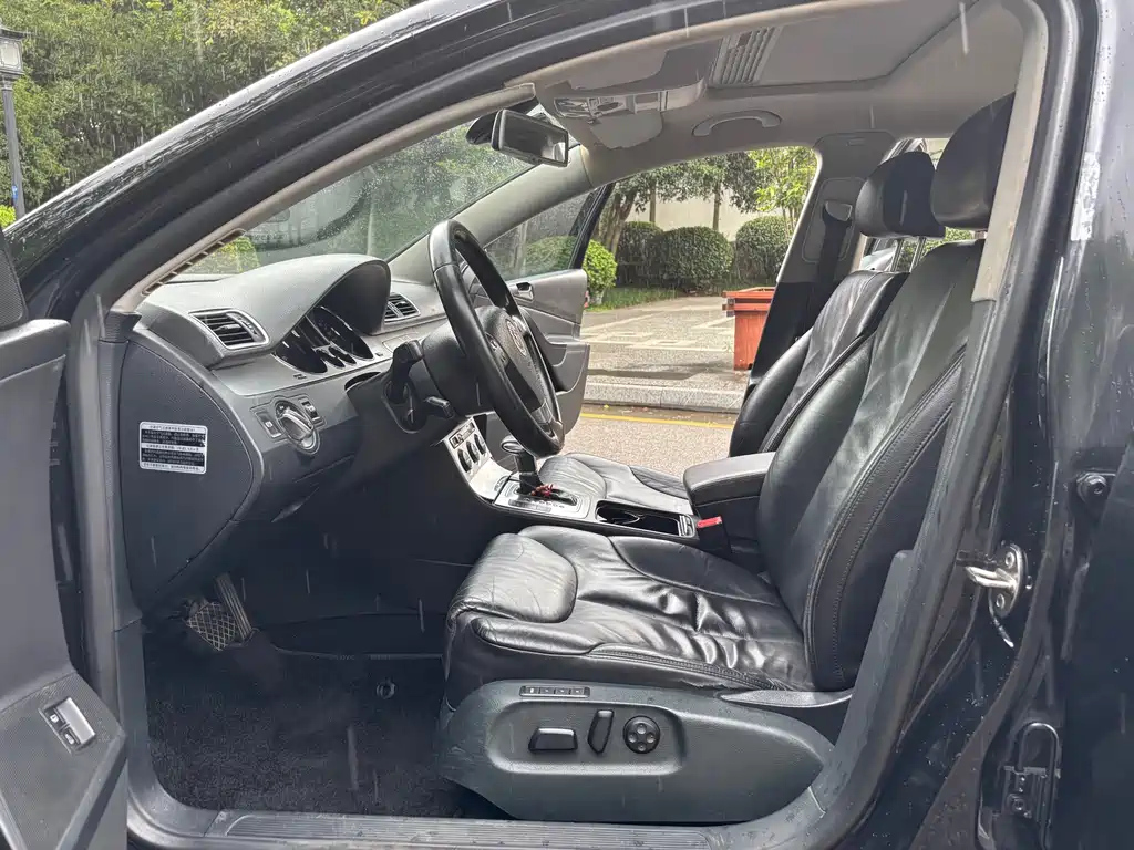 VOLKSWAGEN MAGOTAN 2011