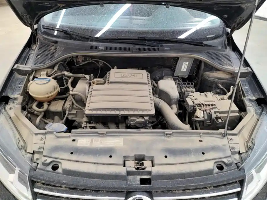 VOLKSWAGEN SANTANA 2017
