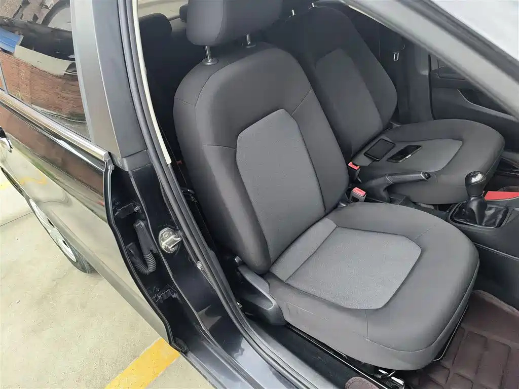 VOLKSWAGEN JETTA 2013