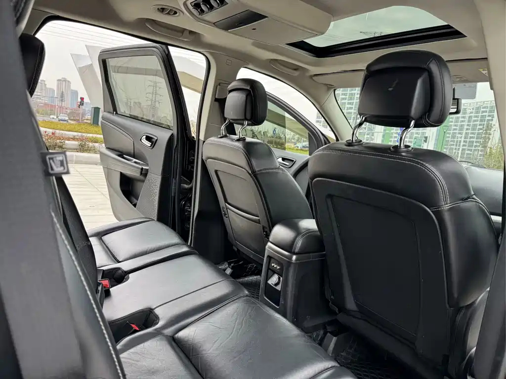DODGE JCUV 2015