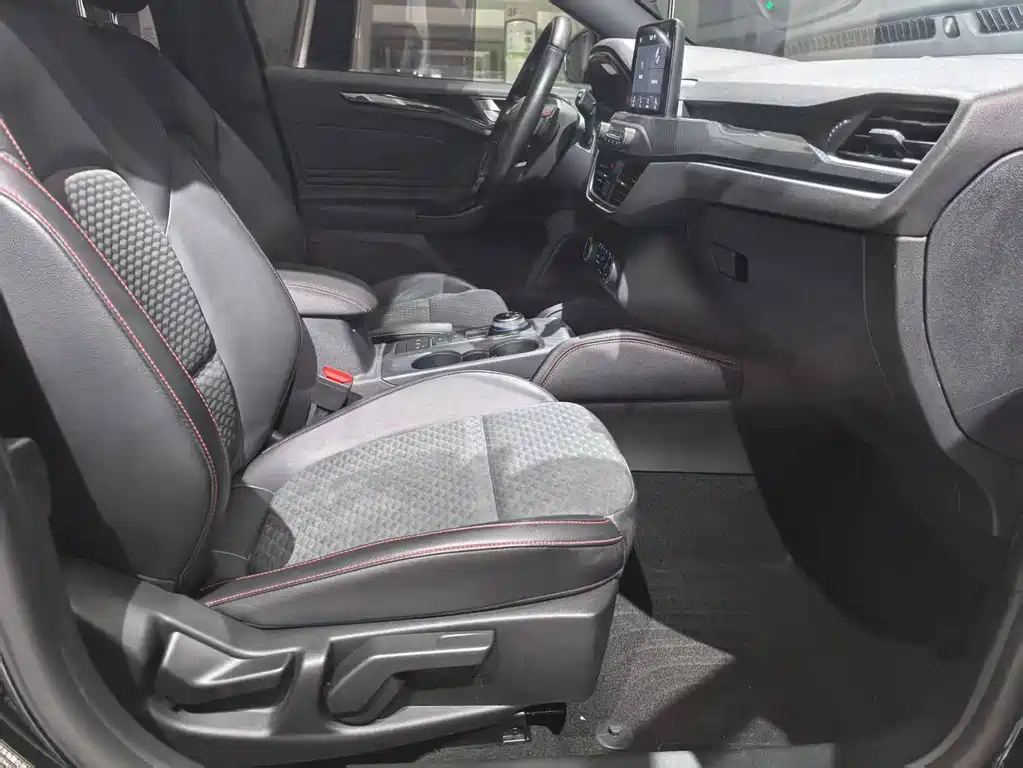 FORD FOCUS 2019