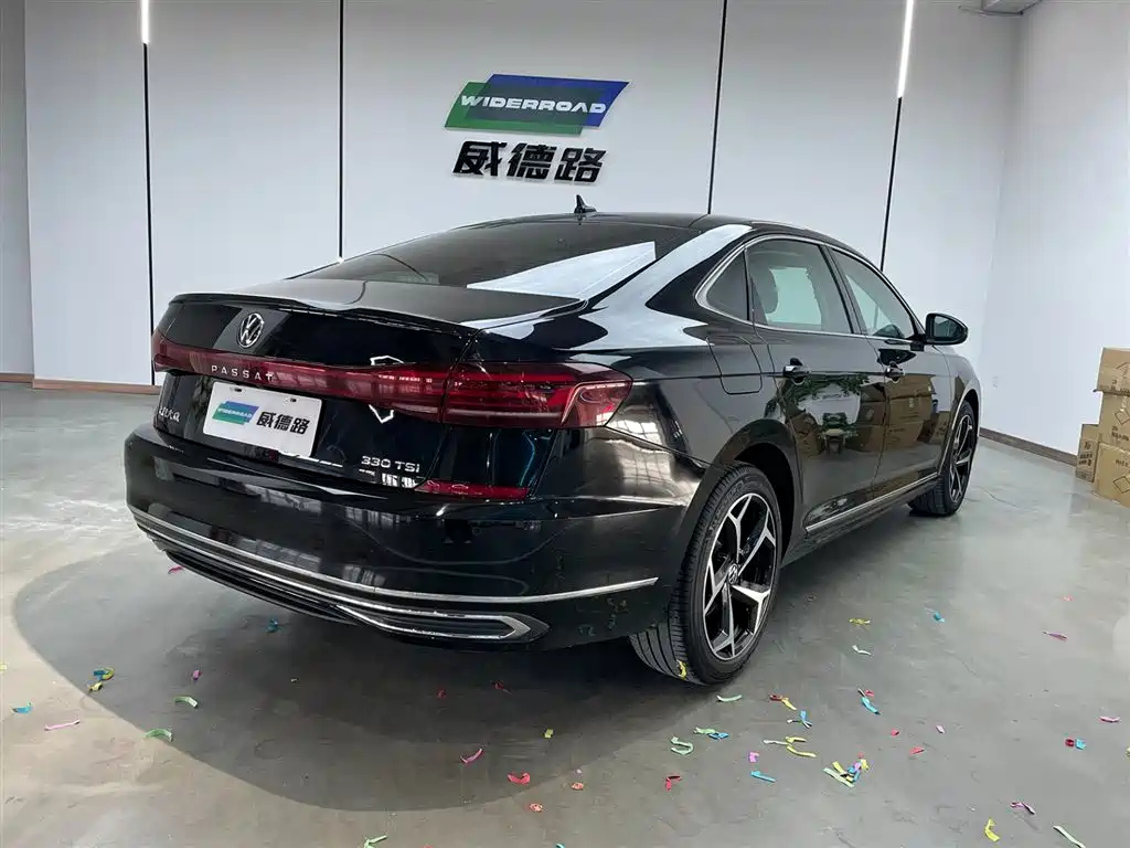 VOLKSWAGEN PASSAT 2023