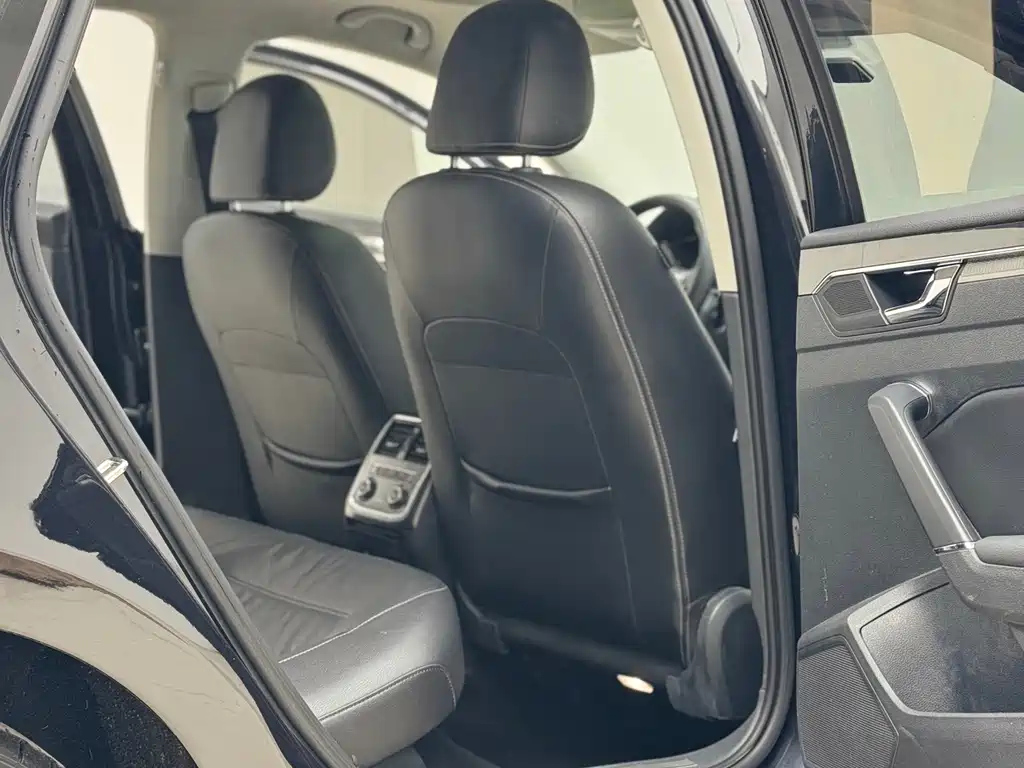 VOLKSWAGEN PASSAT 2017