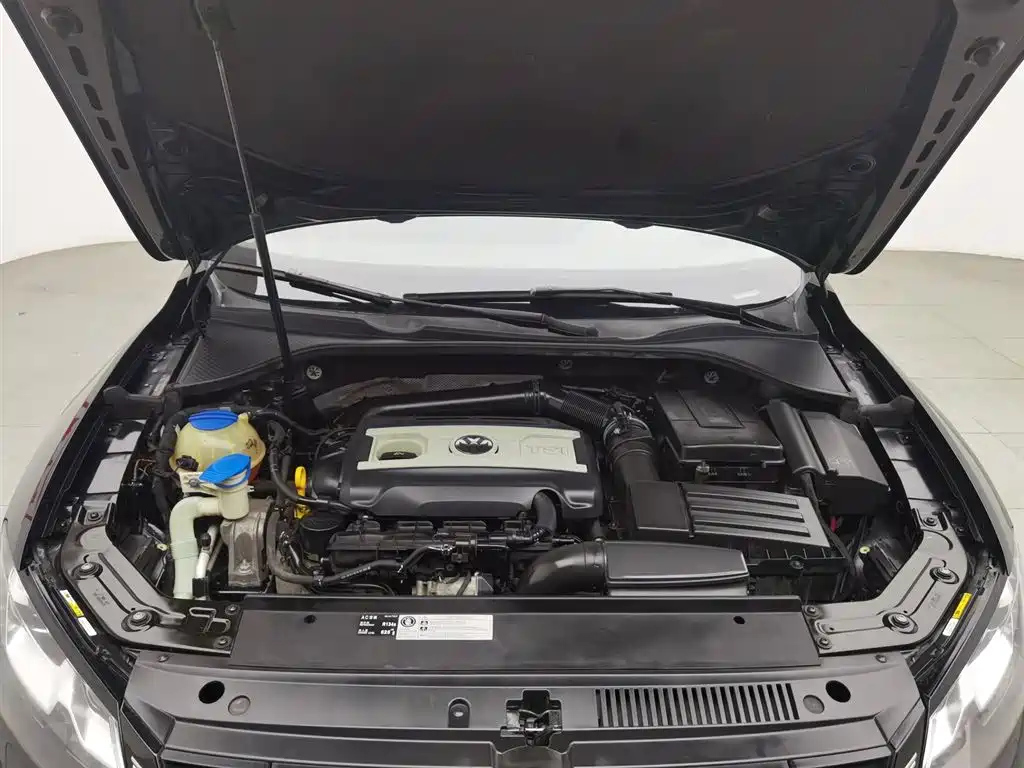 VOLKSWAGEN PASSAT 2015