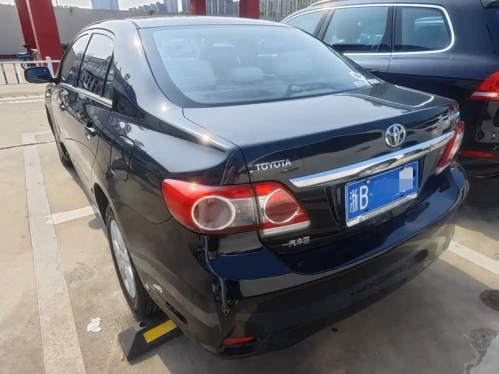TOYOTA COROLLA 2011