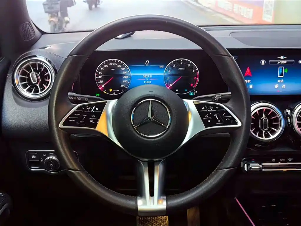 MERCEDES BENZ GLB 2023
