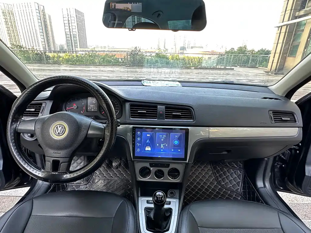 VOLKSWAGEN LAVIDA 2015