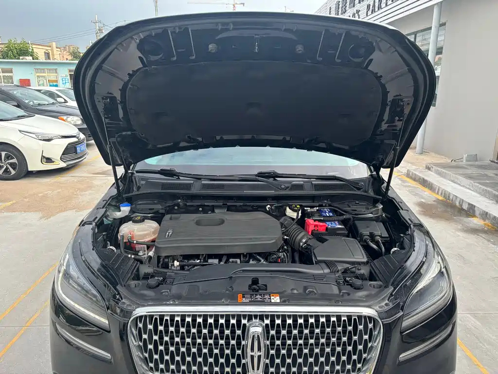 LINCOLN ADVENTURER 2022