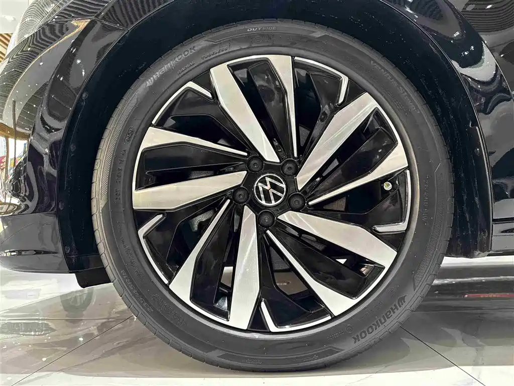 VOLKSWAGEN PASSAT 2024