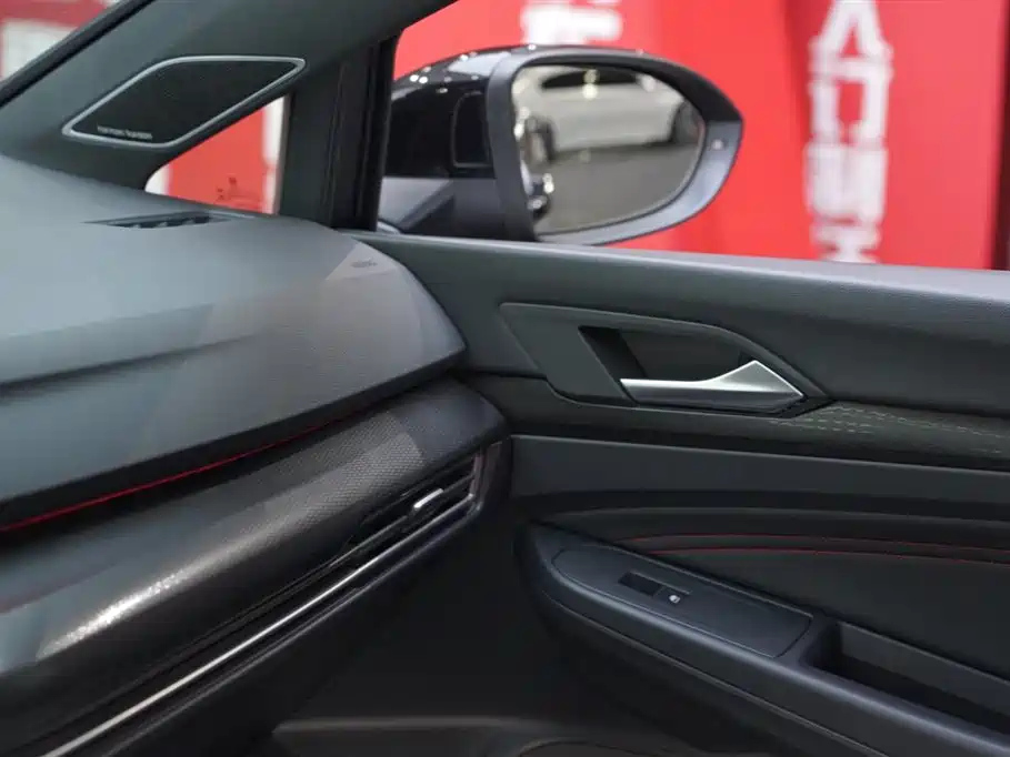 VOLKSWAGEN GOLF GTI 2021