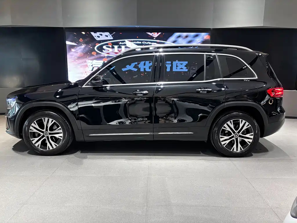 MERCEDES BENZ GLB 2024