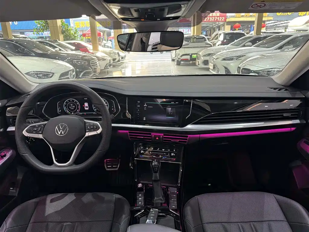 VOLKSWAGEN PASSAT 2024
