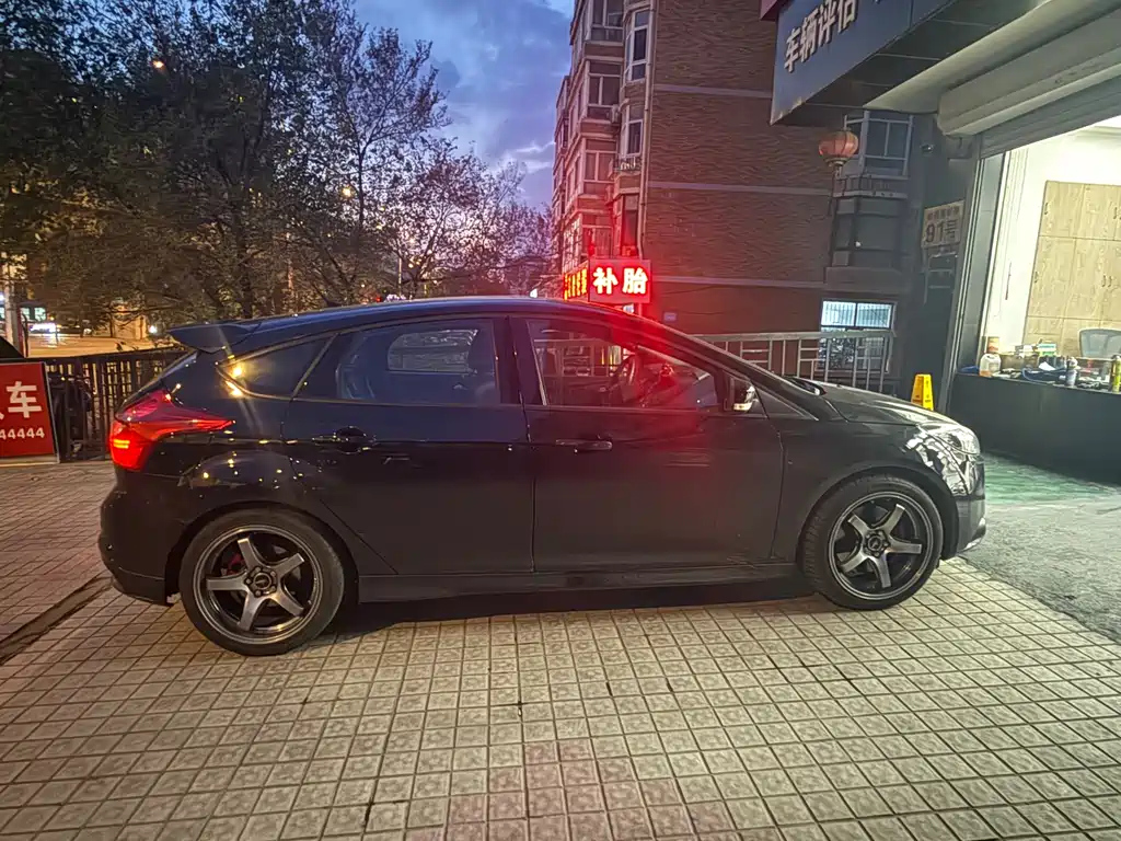 FORD FOCUS IMPORT 2013