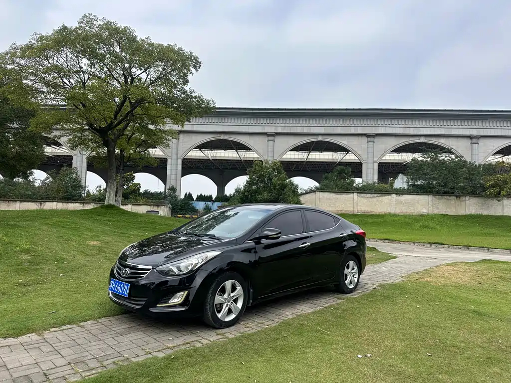 HYUNDAI ELANTRA 2012