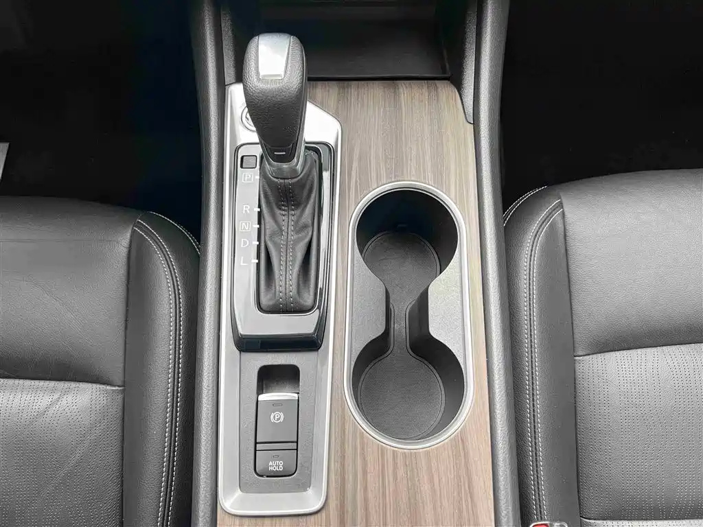 NISSAN TEANA 2021