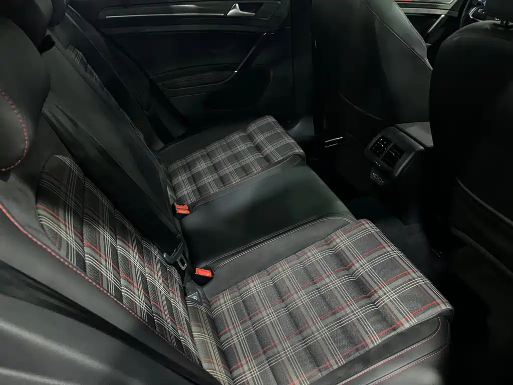 VOLKSWAGEN GOLF GTI 2019