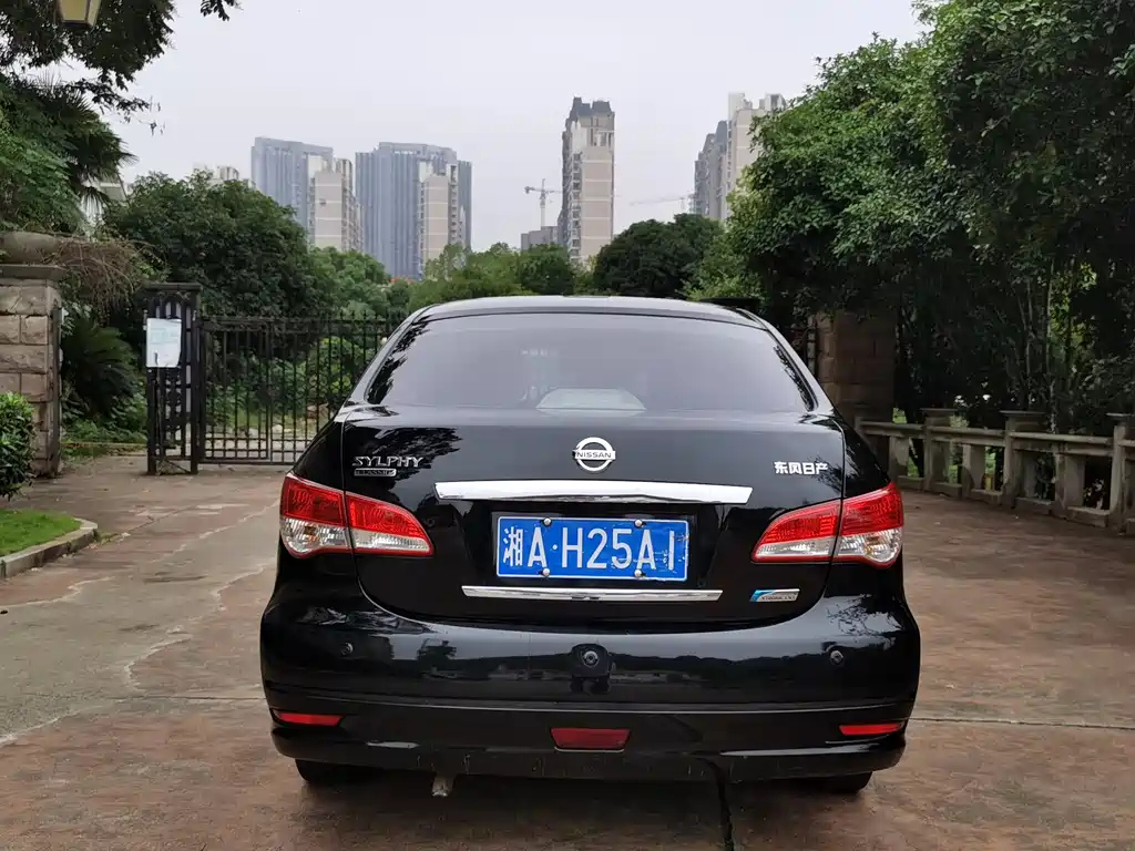 NISSAN SYLPHY 2018