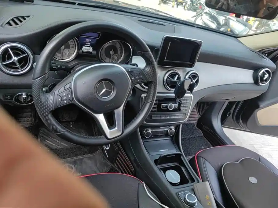 MERCEDES BENZ GLA 2016