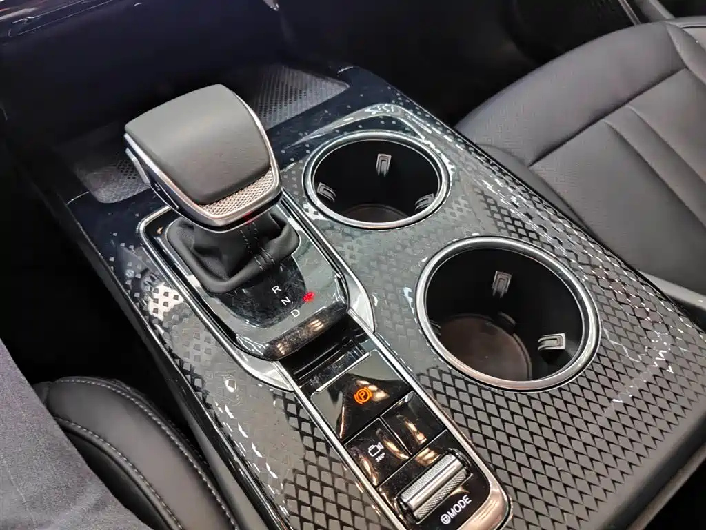 HONGQI HS3 PHEV 2024