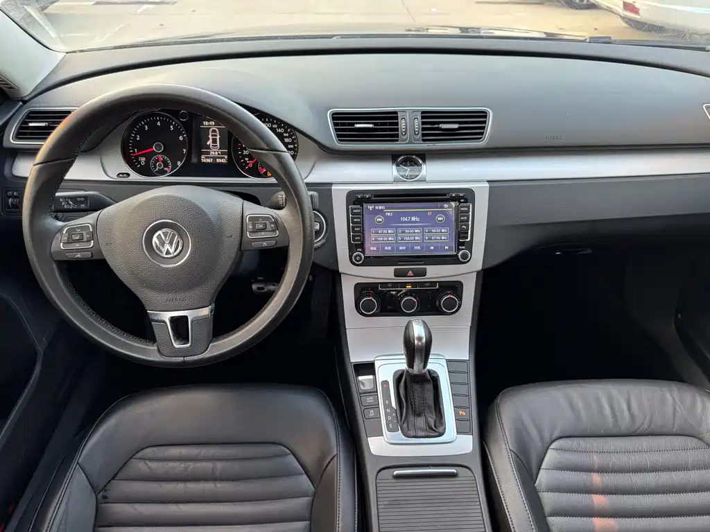 VOLKSWAGEN MAGOTAN 2013
