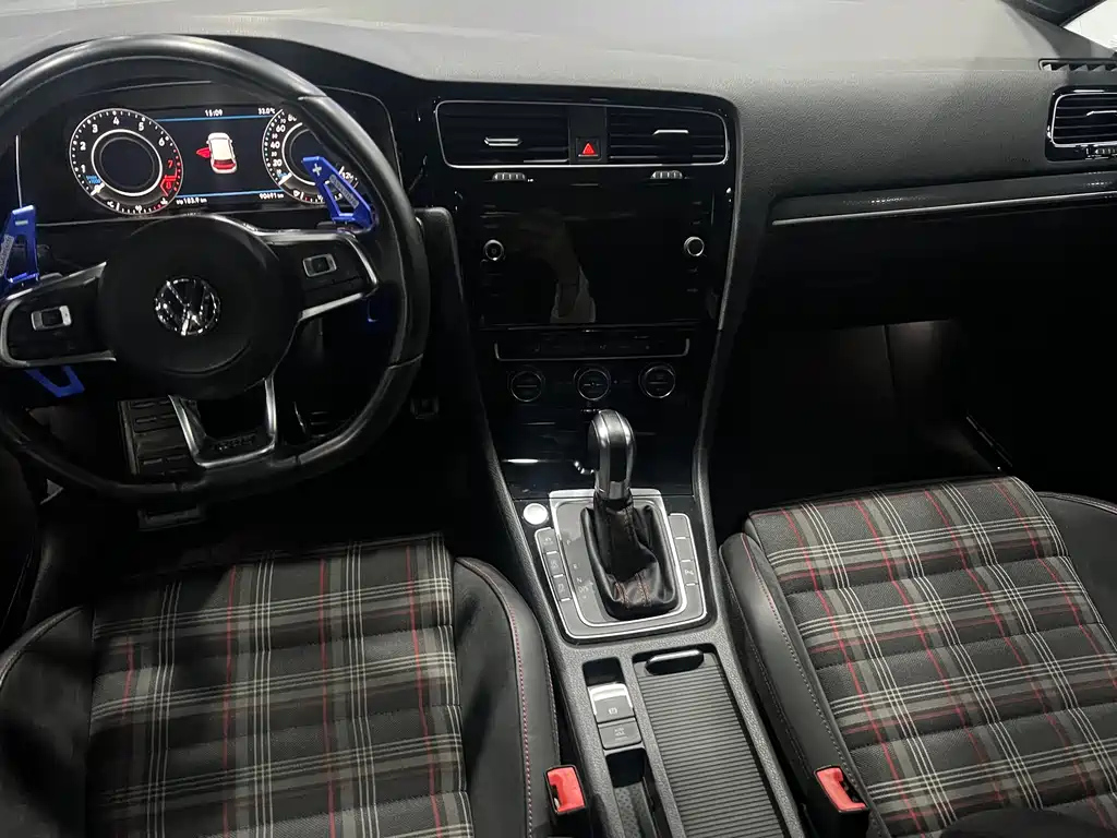 VOLKSWAGEN GOLF GTI 2019
