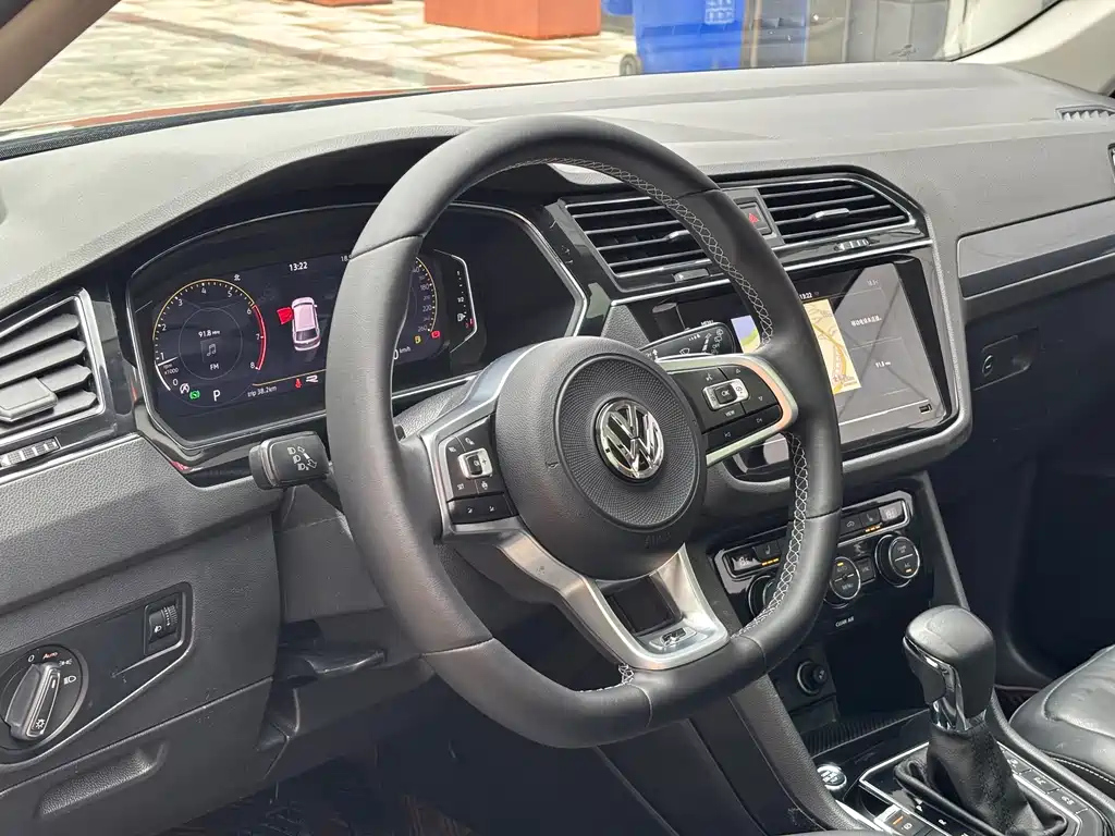 VOLKSWAGEN TIGUAN L 2021