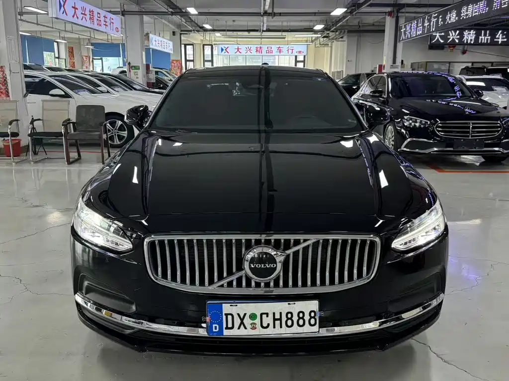 VOLVO S90 2023