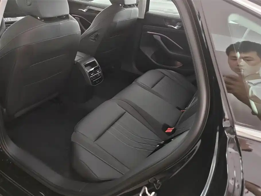 VOLKSWAGEN MAGOTAN 2025