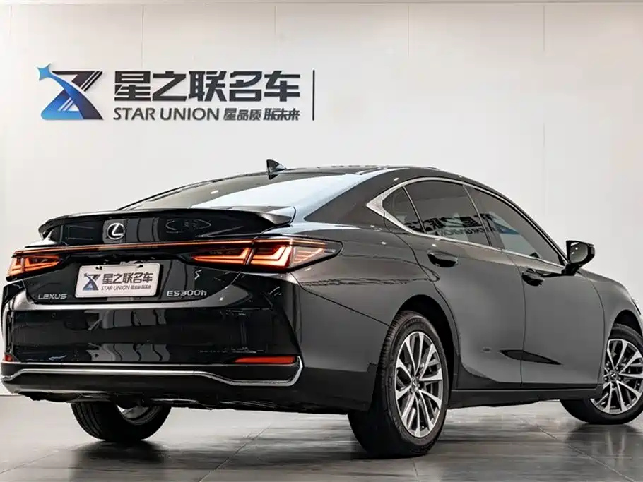 LEXUS ES 2025