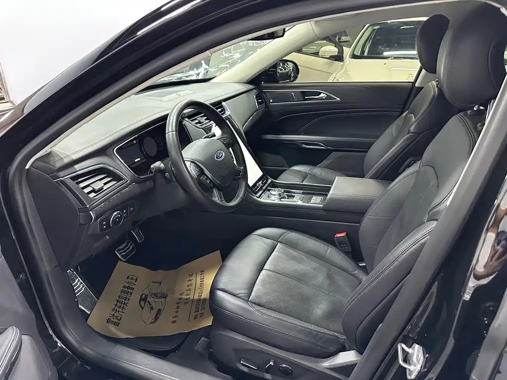 FORD TAURUS 2019