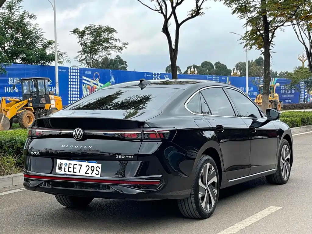 VOLKSWAGEN MAGOTAN 2025