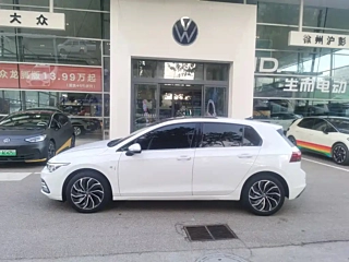 VOLKSWAGEN GOLF  2024