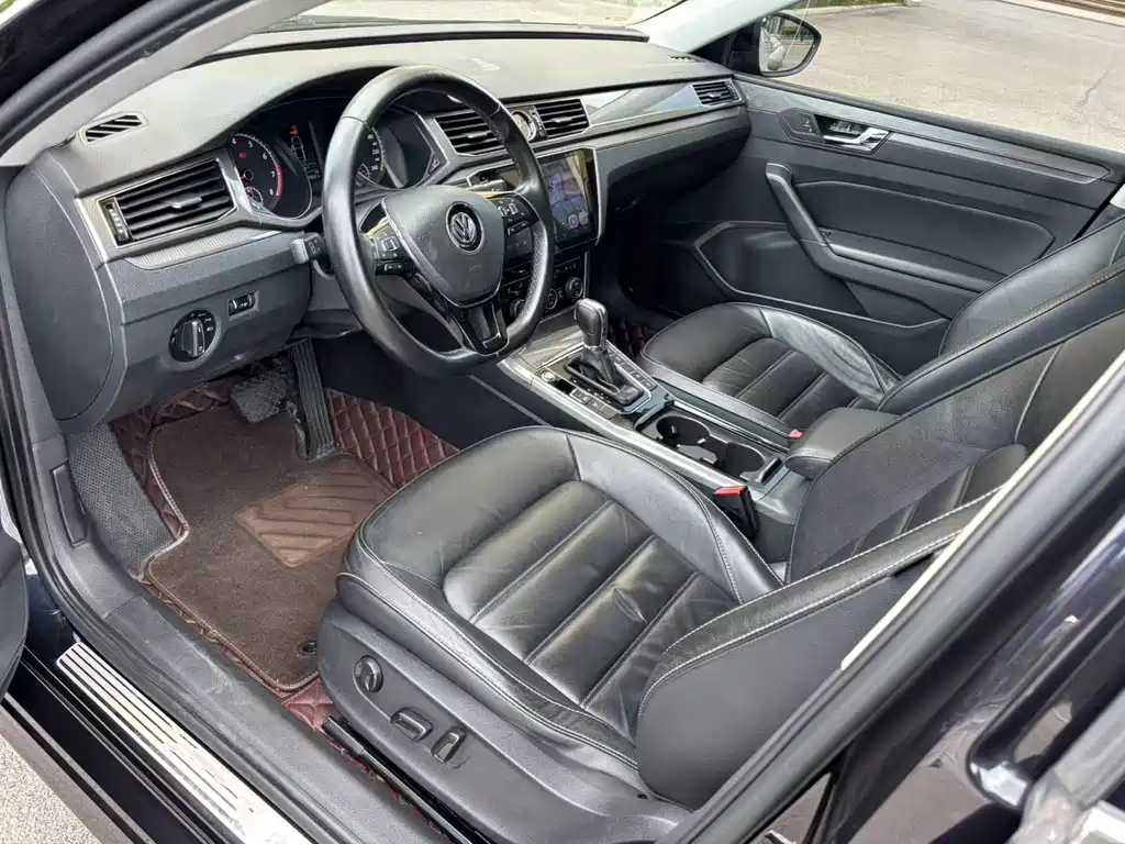 VOLKSWAGEN PASSAT 2017
