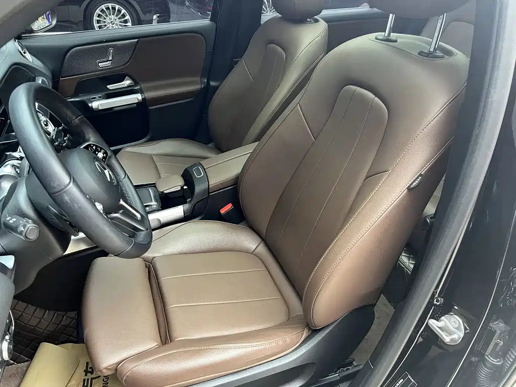 MERCEDES BENZ GLB 2023