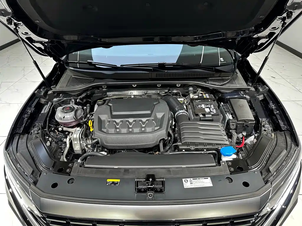 VOLKSWAGEN PASSAT 2025