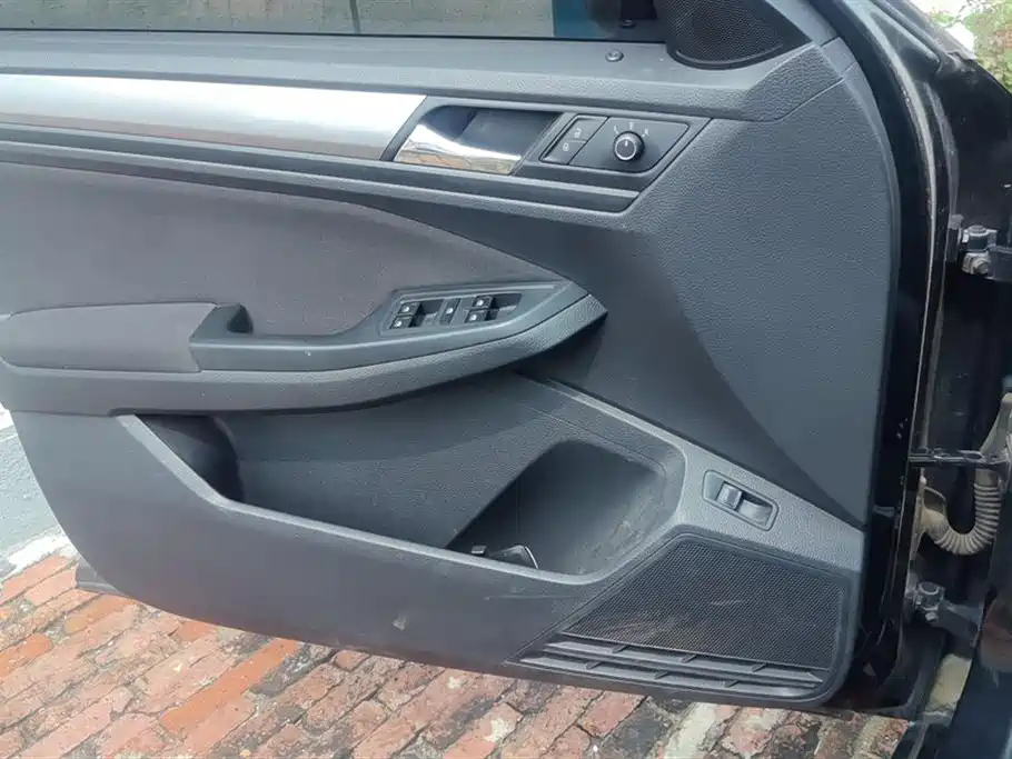 VOLKSWAGEN BORA 2018
