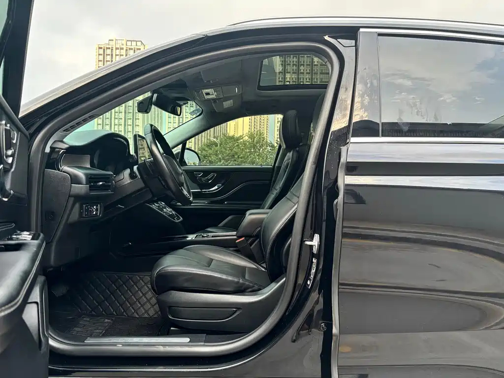 LINCOLN ADVENTURER 2022