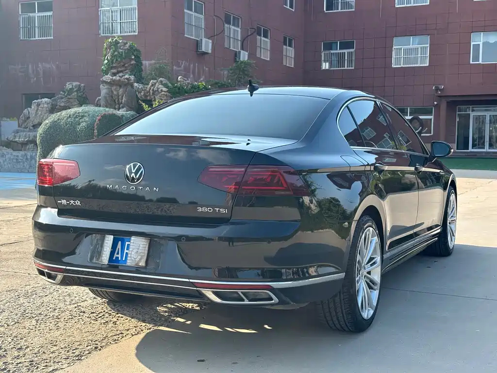 VOLKSWAGEN MAGOTAN 2023