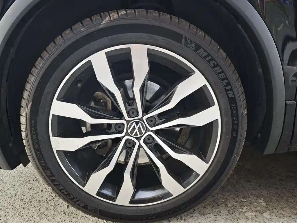 VOLKSWAGEN TIGUAN L 2021