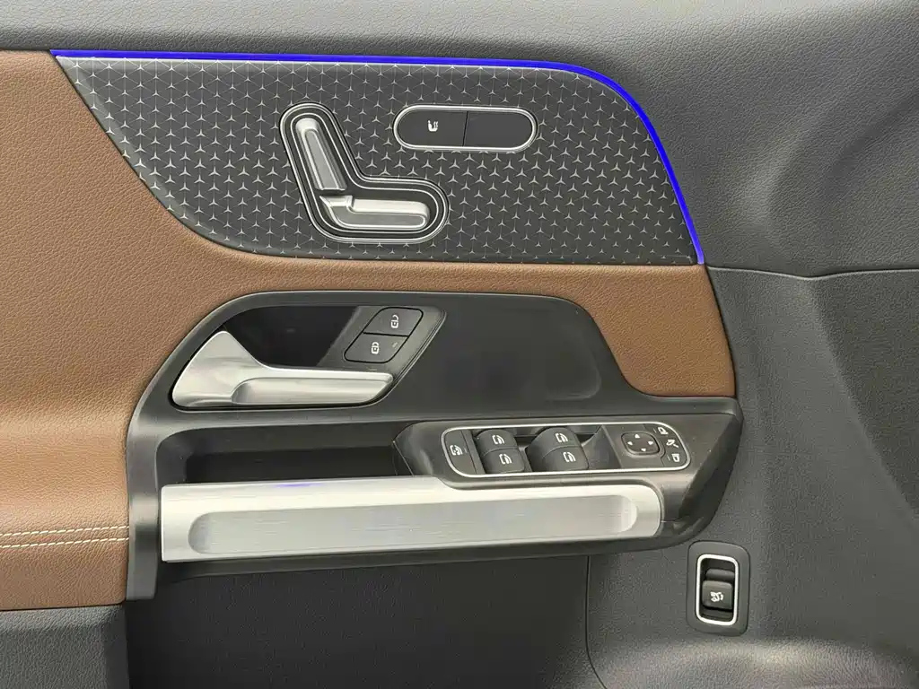 MERCEDES BENZ GLB 2025