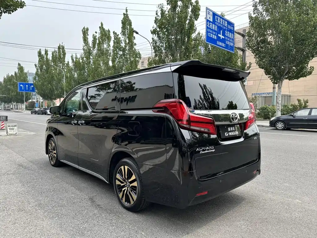 TOYOTA ALPHARD 2018