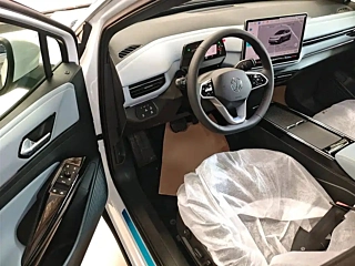 VOLKSWAGEN ID.4 X  2025 YEAR  YEAR  SMART EDITION 2025