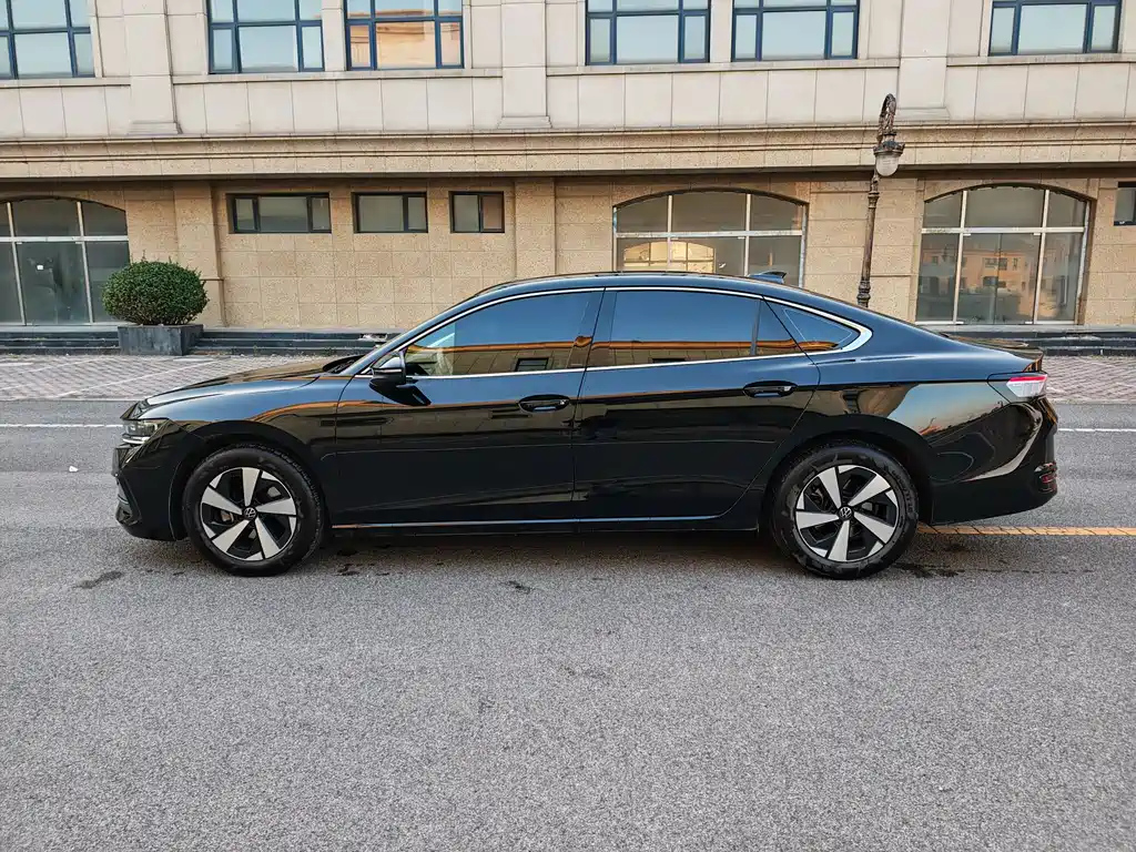 VOLKSWAGEN MAGOTAN 2024