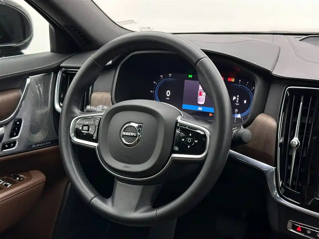 VOLVO S90 2023