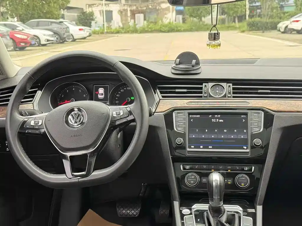 VOLKSWAGEN MAGOTAN 2016