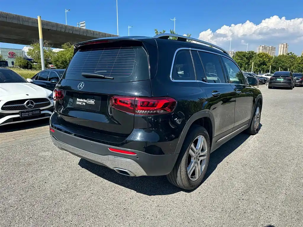 MERCEDES BENZ GLB 2023