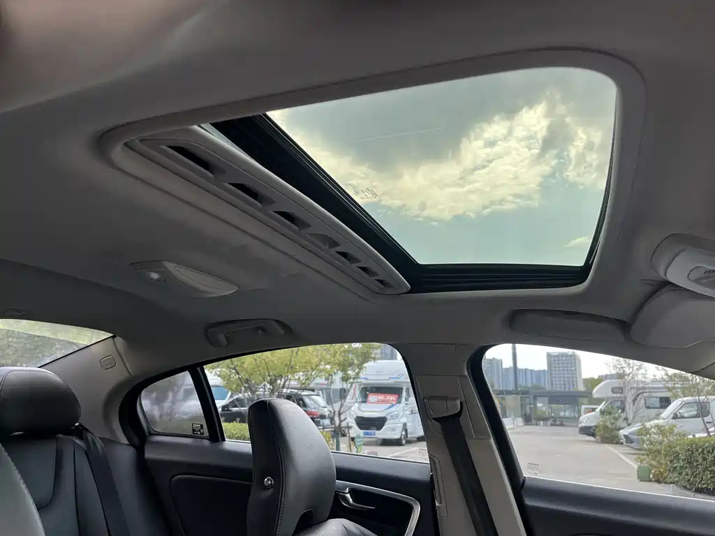 VOLVO S60 2017